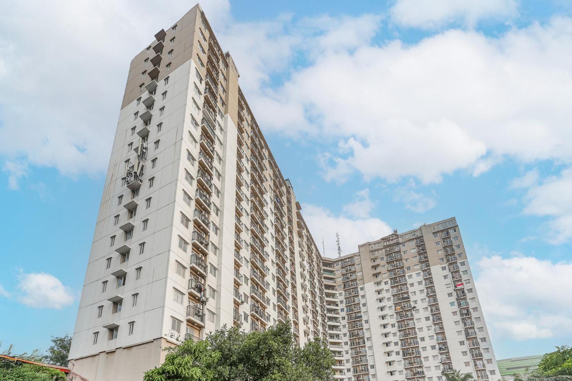 Collection O Bekasi Kota Near Lrt Bekasi Formerly Apartment Mutiara Bekasi Exterior photo